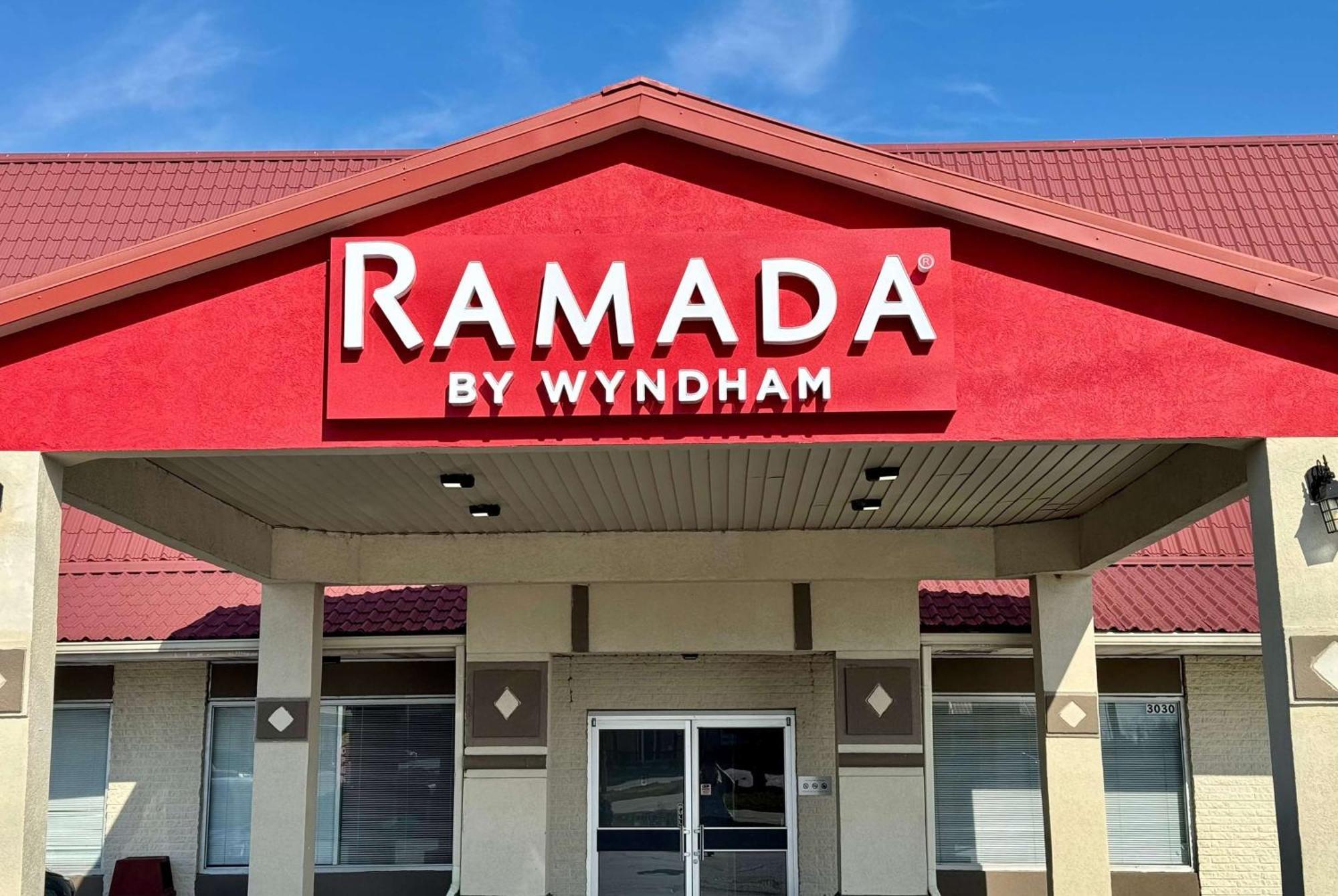 Hotel Ramada By Wyndham Lumberton Exterior foto